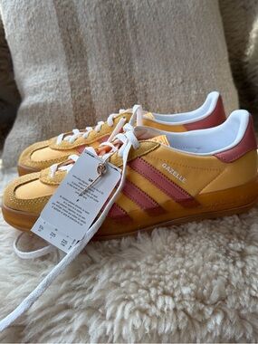 Adidas Gazelle in color Spark/Wonderclay. Brand new never worn